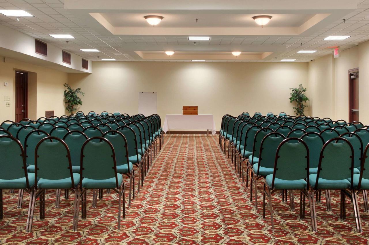 Ramada By Wyndham Asheville / Biltmore West Facilități foto